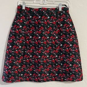 Skirt with floral patterns from Turkish brand Adl